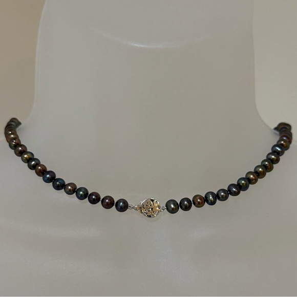 NWOT Gorgeous Multicolor Iridescent Pearl Bead Necklace - Picture 10 of 16